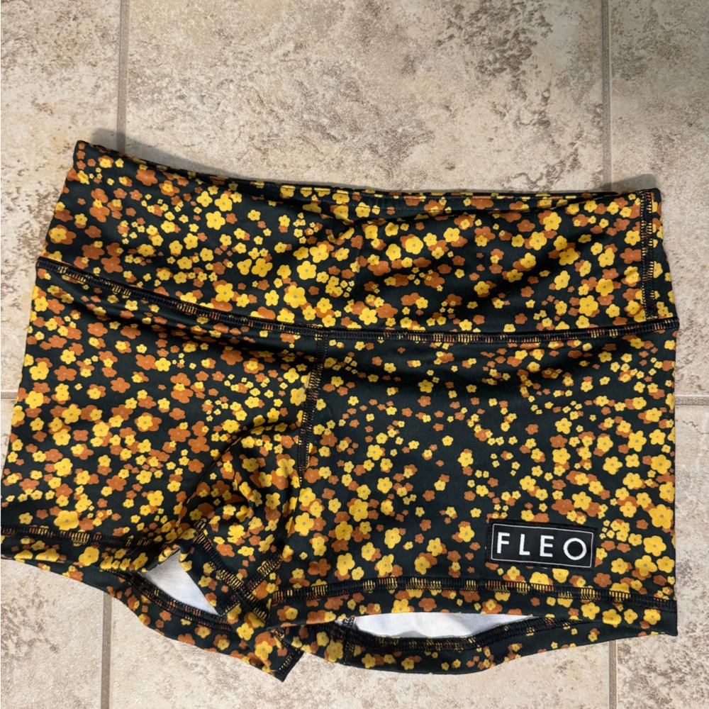 Fleo Daisy Confetti Shorts